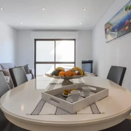 New Apt, Walk-to-beach, F3, Pool Apartment